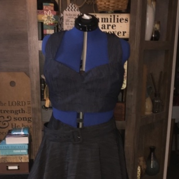 ALLISON CROP TOP in DARK DENIM VARLA BY PINUP COUTURE - Picture 6 of 7